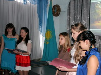 Девочки 10 класса с песне «Город золотой»