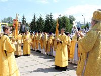 Благословение священства и хоругвеносцев