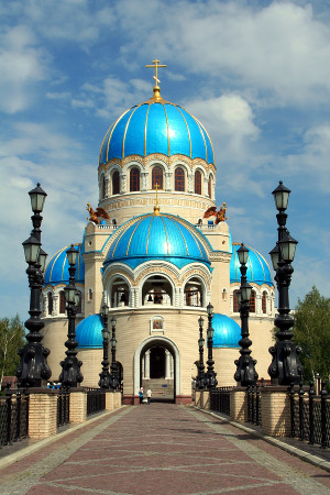Храм живоначальной Троицы в Орехове-Борисове, построенный   в память о 1000-летии крещения Руси