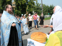 Хлебосольная встреча участников крестного хода жителями села Боголюбово