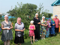 Верующие села Новокаменского встречают участников крестного хода