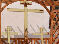 Освещаемый Крест на купол крестильного храма