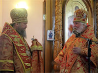 Владыка Гурий поздравляет его Высокопреосвященство митрополита Александра