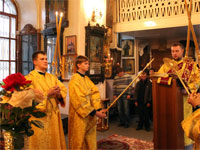 Воскресная литургия в храме в честь Всех Святых