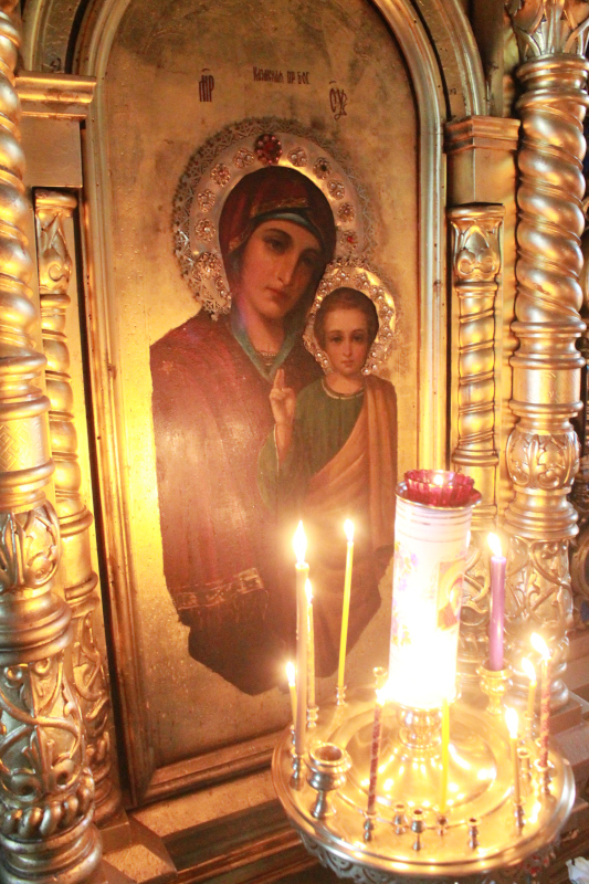 В день празднования Казанской иконы Божией Матери в храме Всех Святых была совершена торжественная Литургия