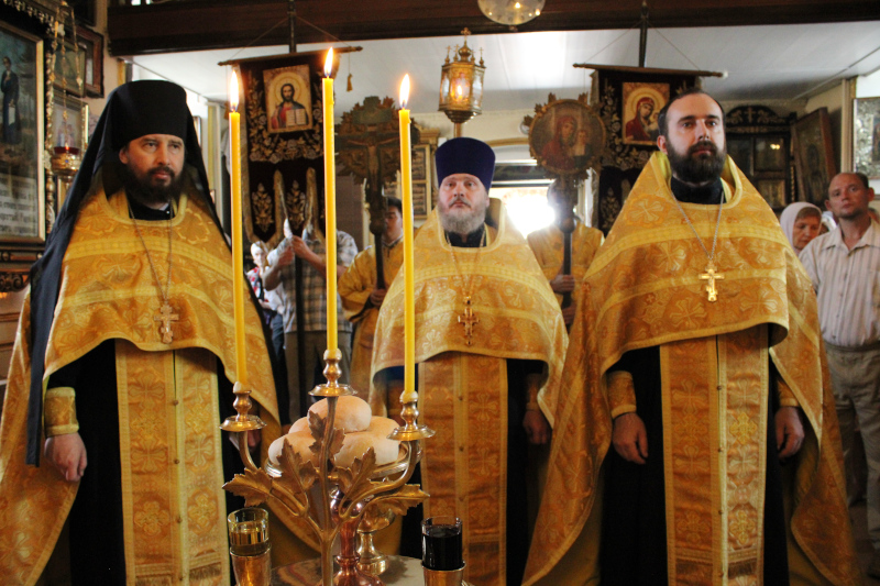 Вечернее богослужение в день Престольного праздника храма Всех Святых Петропавловска 