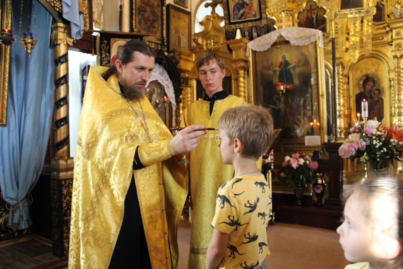 Божественная Литургия в день праздника всех святых, в земле русской просиявших