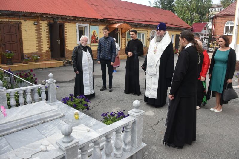 Управляющий епархией совершил заупокойную литию на бывшем городском кладбище у храма Всех Святых