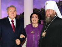 Президент с супругой и митрополитом Александром