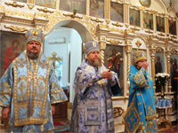 Епископ Карагандинский и Шахтинский Севастиан, Митрополит Александр, епископ Каскеленский Геннадий (слева на право)